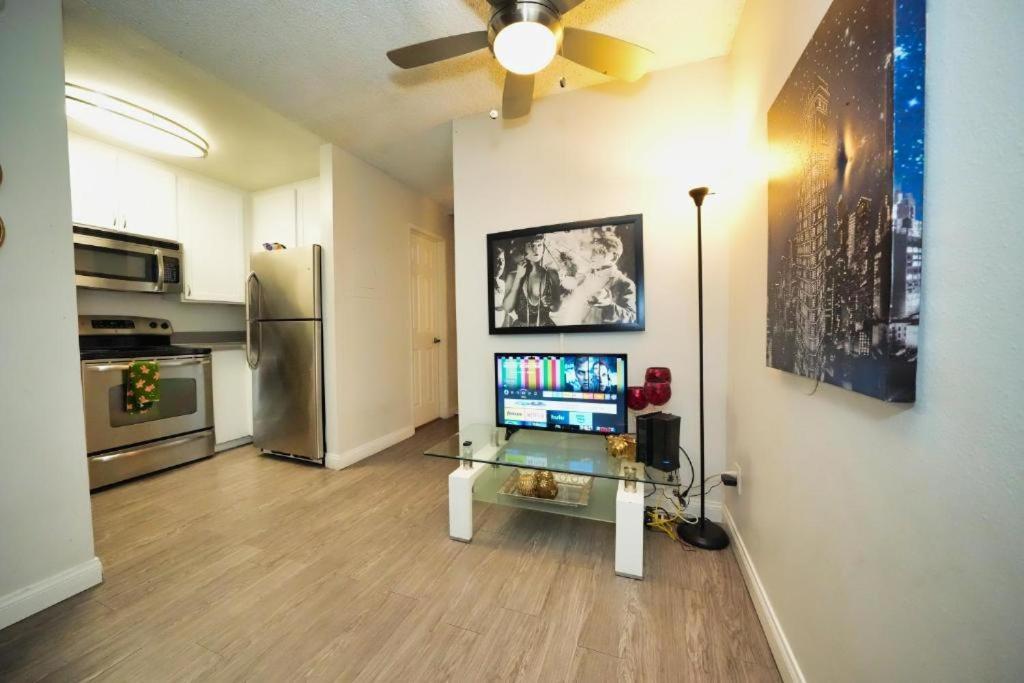 Charming Hollywood With Pool & Balcony Appartement